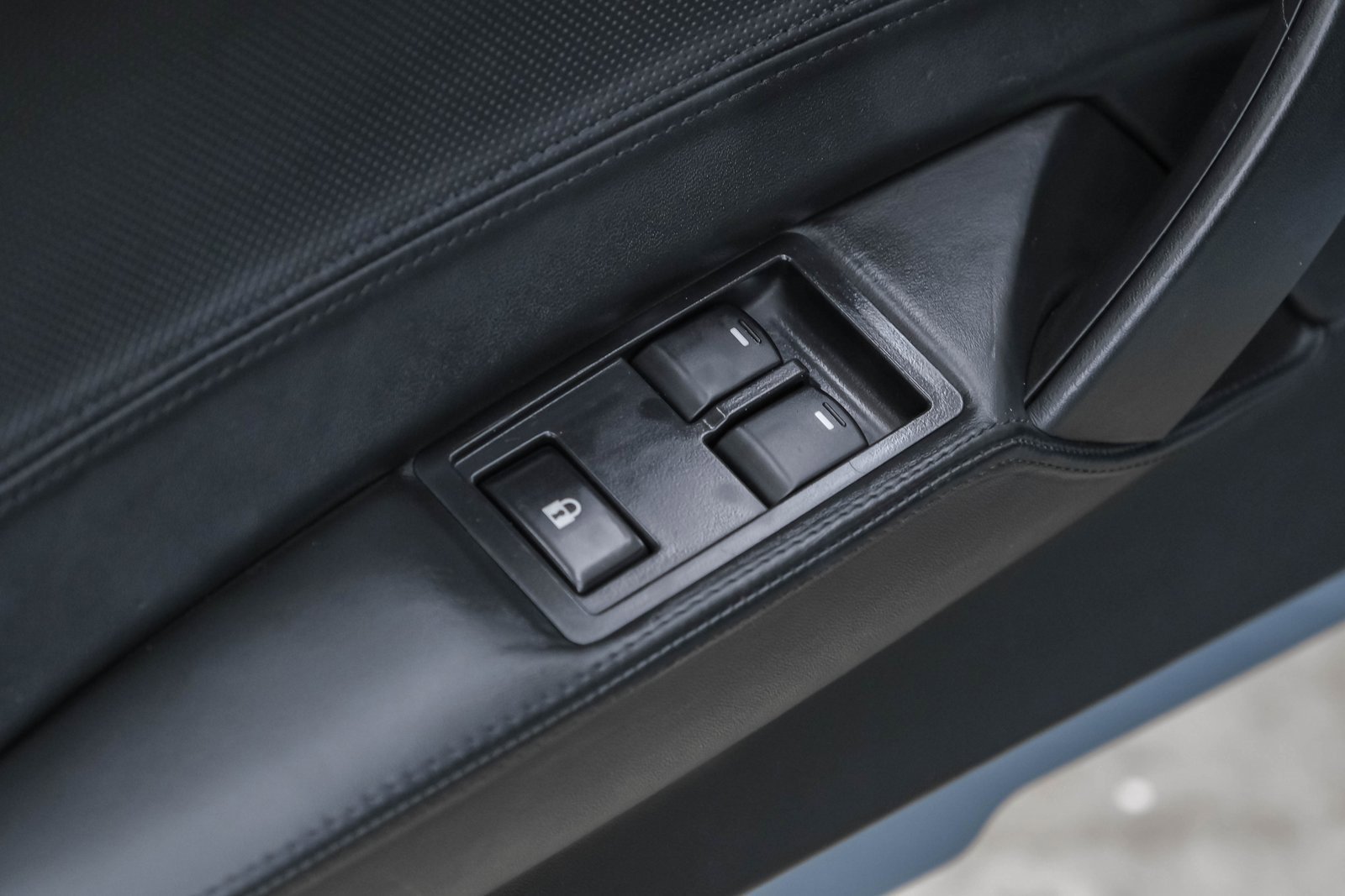 Used 2010 Tesla Roadster image 35