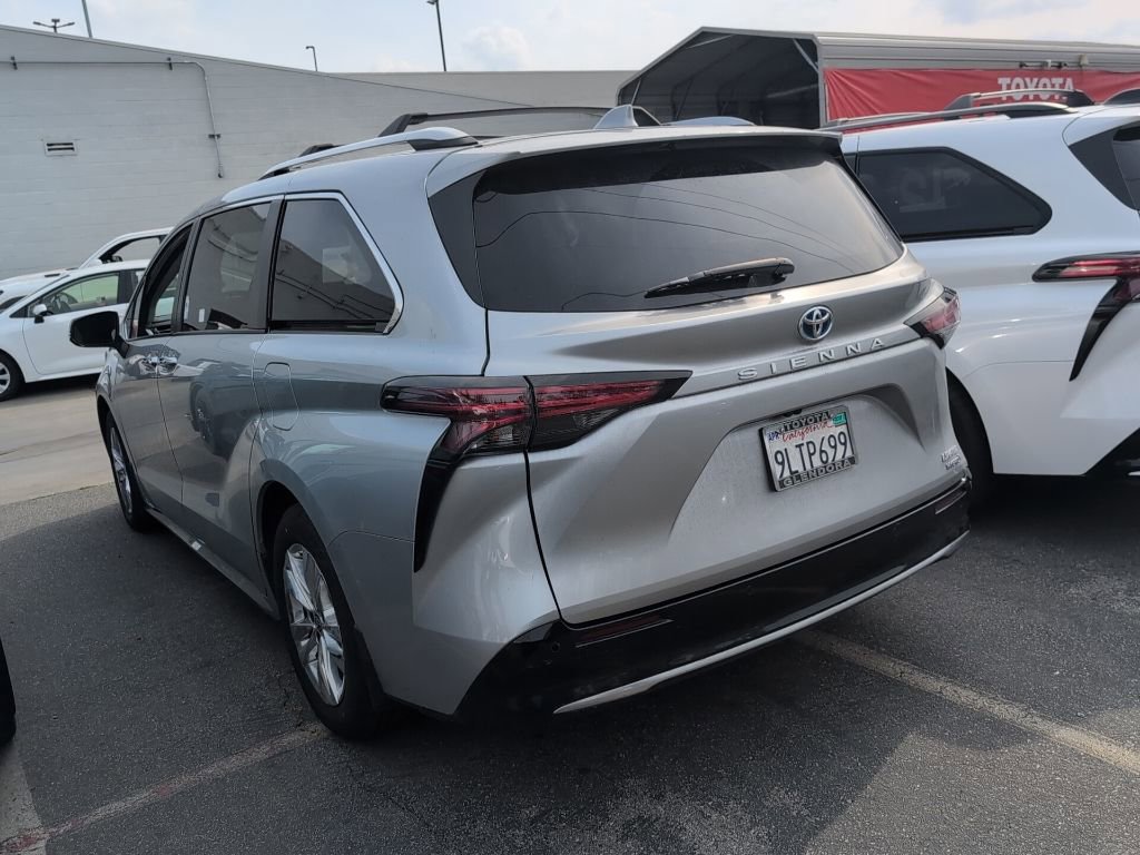 Certified 2024 Toyota Sienna Limited image 4