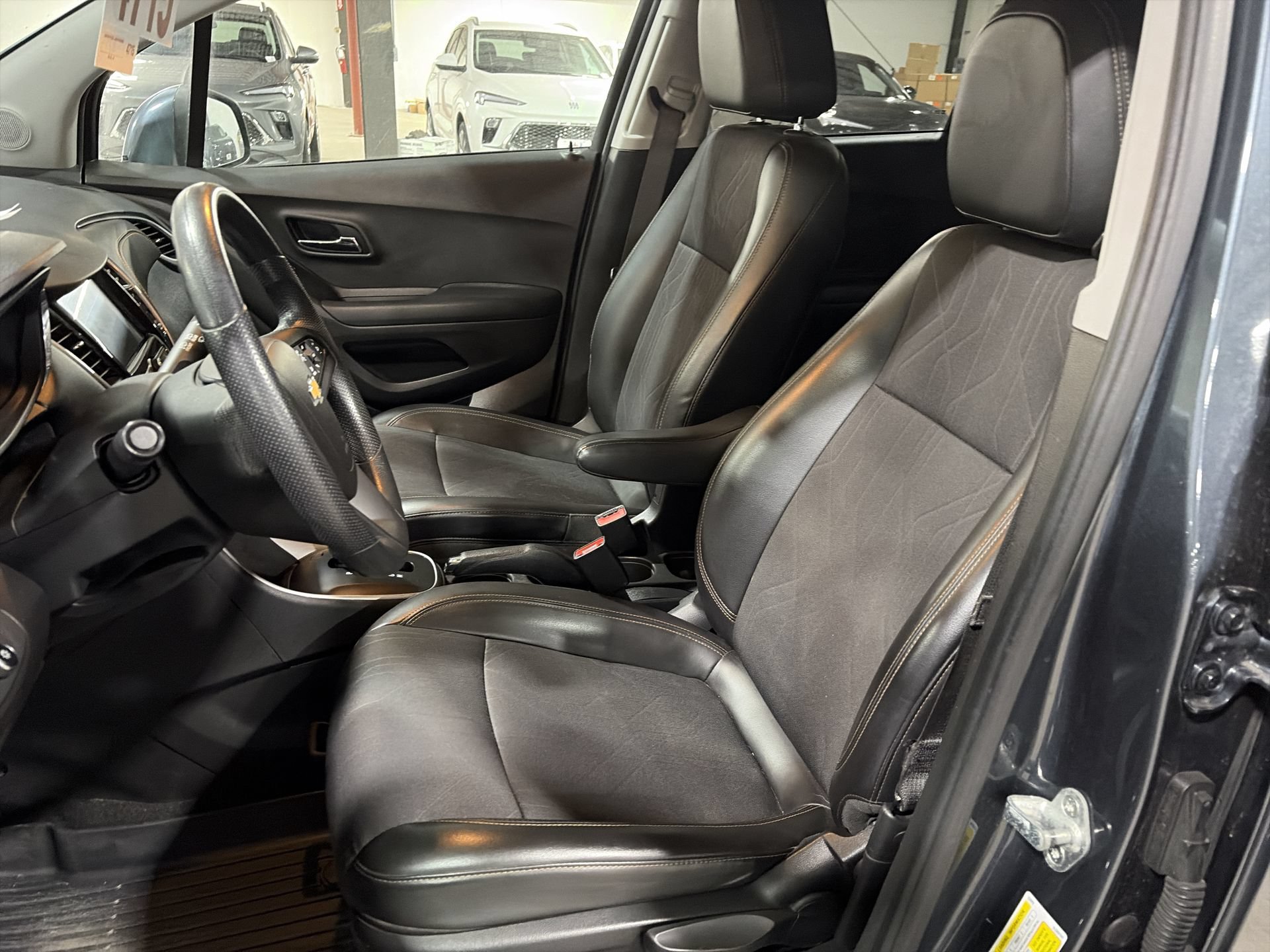 Used 2021 Chevrolet Trax LT AWD/4WD image 21
