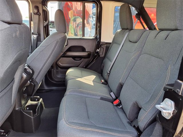 Used 2025 Jeep Wrangler Sahara image 9