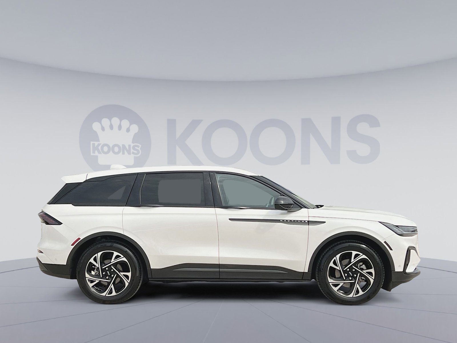 Used 2024 Lincoln Nautilus Premier w/ Equipment Group 102A image 8