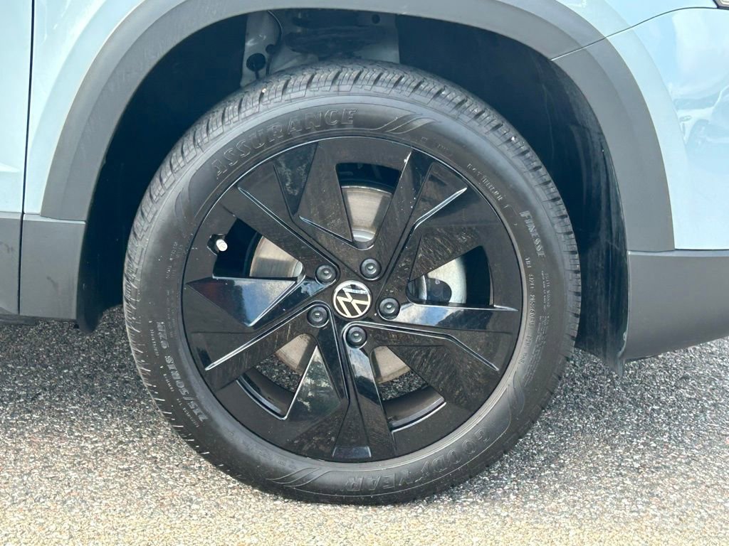 Used 2025 Volkswagen Taos SE image 42