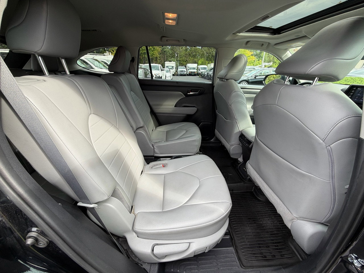 Used 2021 Toyota Highlander XLE image 39