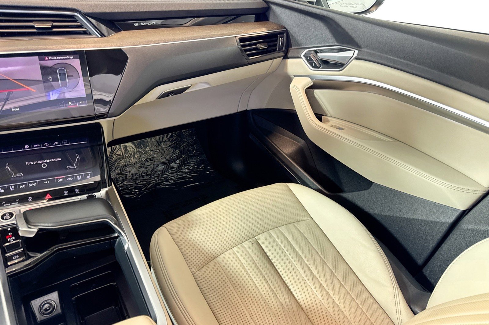 Used 2022 Audi e-tron Premium Plus w/ Premium Plus Package image 22