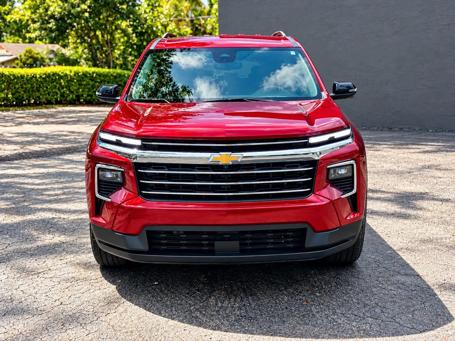 Used 2025 Chevrolet Traverse LT w/ Driver Confidence Package FWD image 4