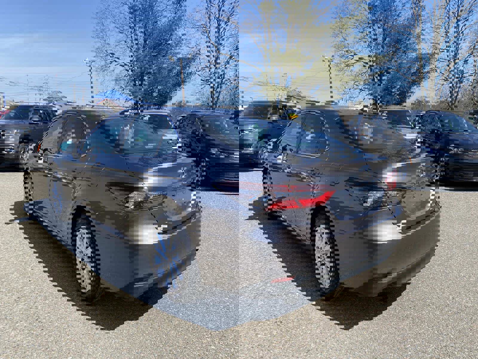 Used 2023 Toyota Camry LE image 6