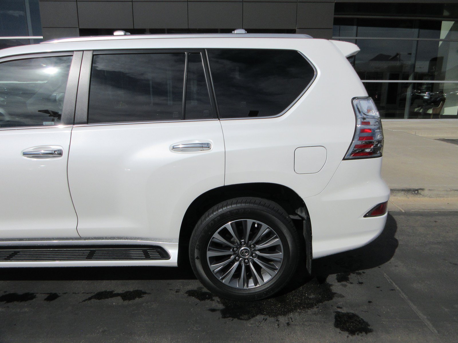 Used 2022 Lexus GX 460 Luxury w/ Off Road Package AWD/4WD image 4