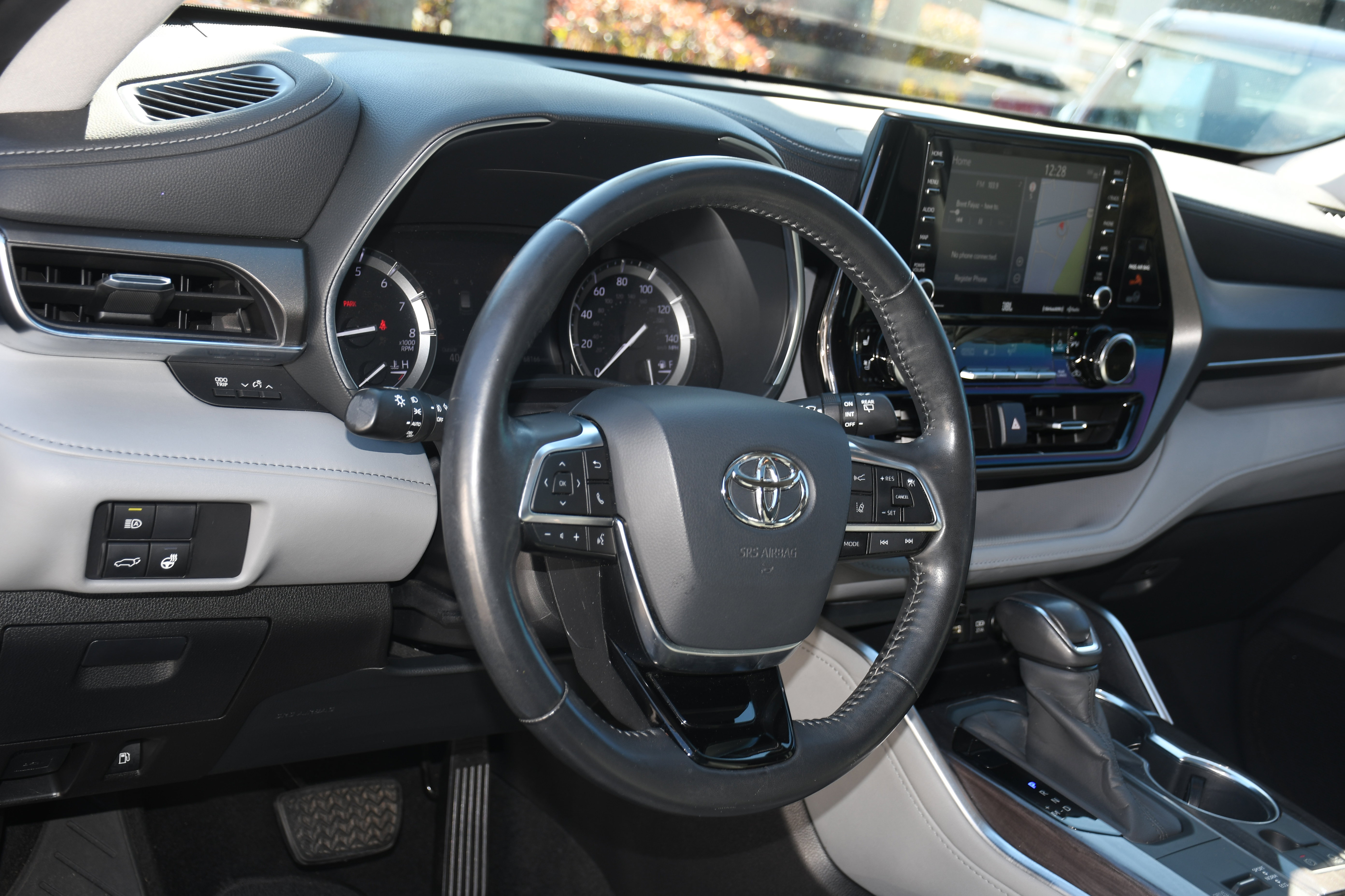 Used 2020 Toyota Highlander Limited image 9
