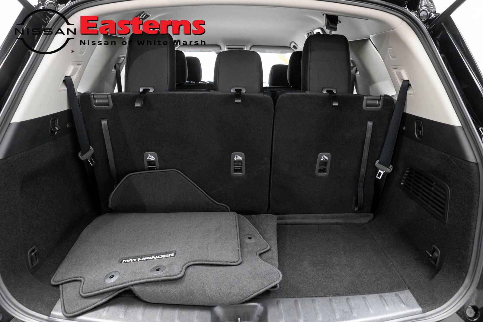 Used 2025 Nissan Pathfinder S image 11