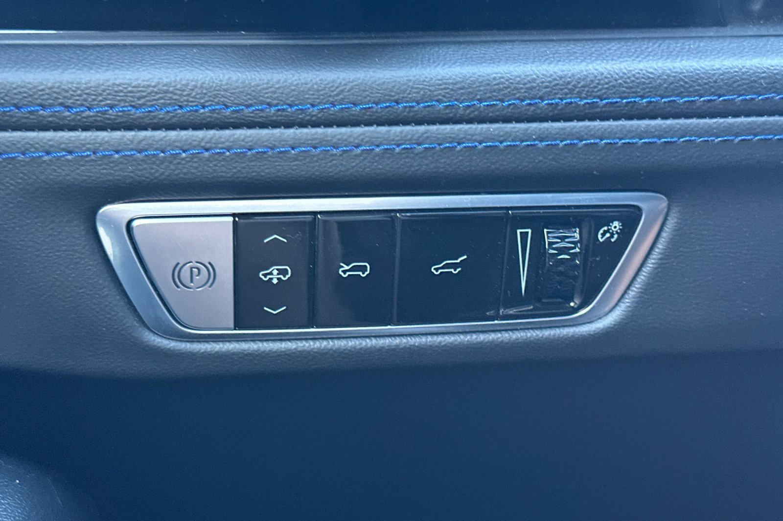 Certified 2025 Cadillac Escalade IQ Sport 1 w/ Smart Trailering package AWD/4WD image 39