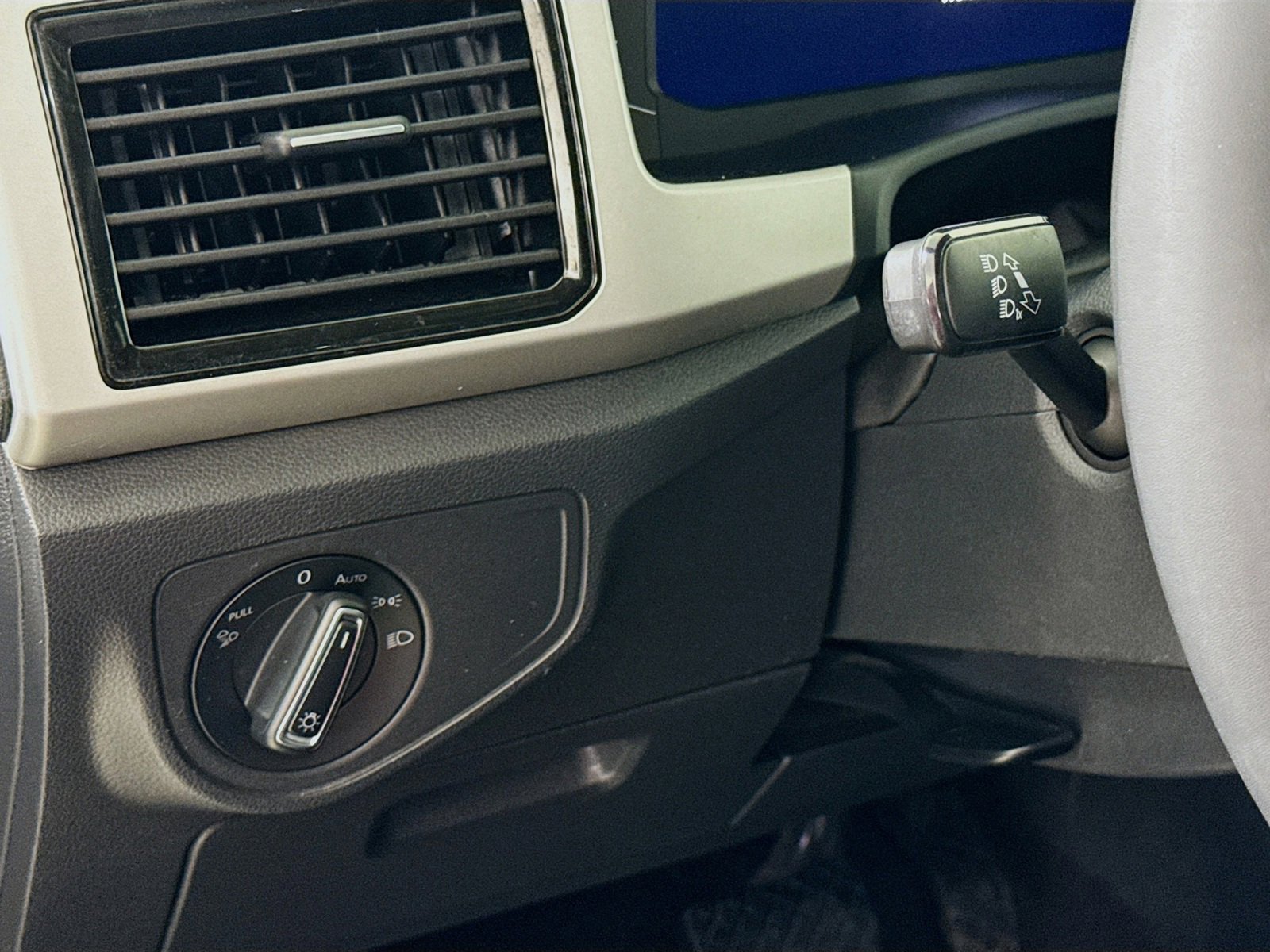 Used 2022 Volkswagen Atlas SE image 13