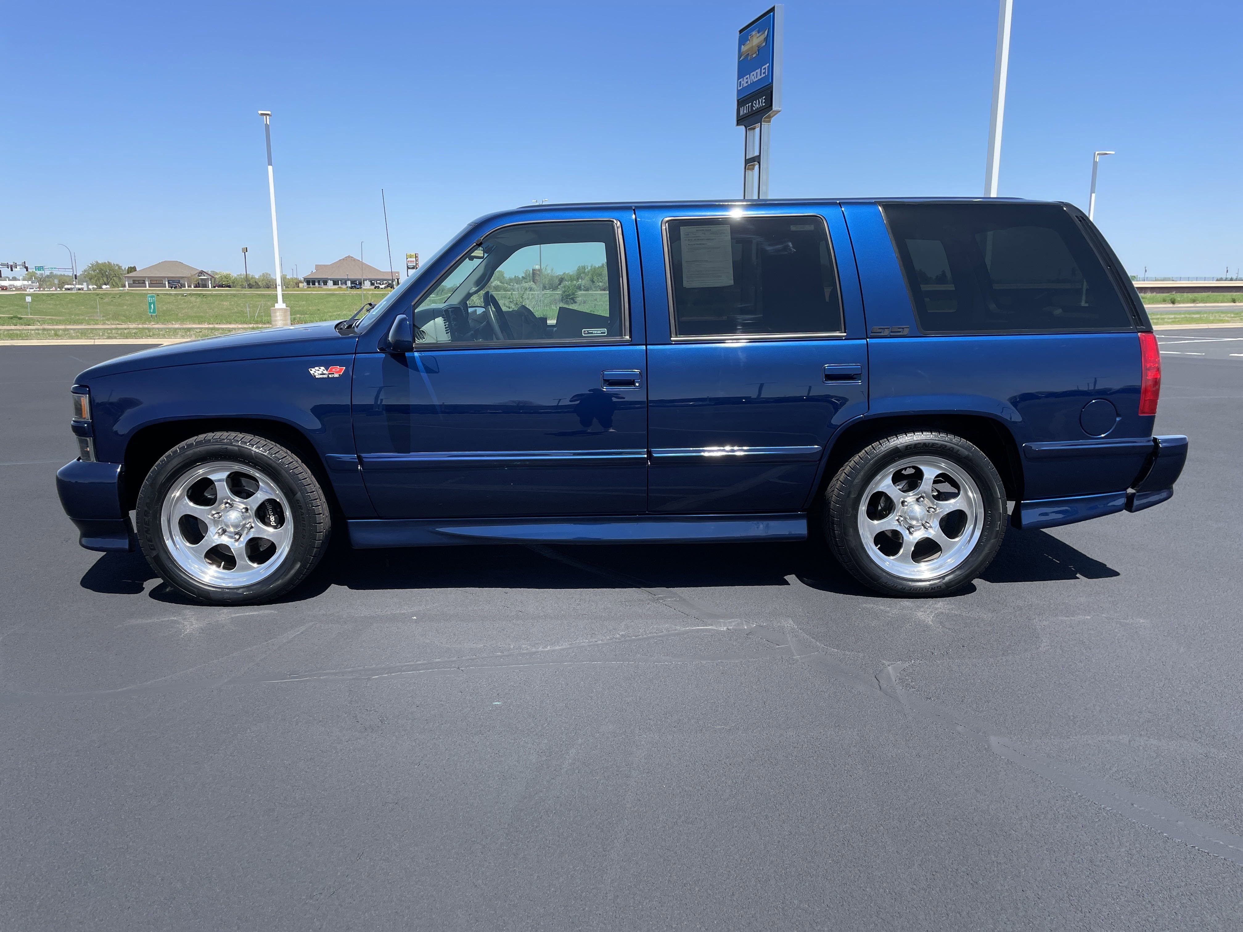 Used 1996 Chevrolet Tahoe 4WD image 2