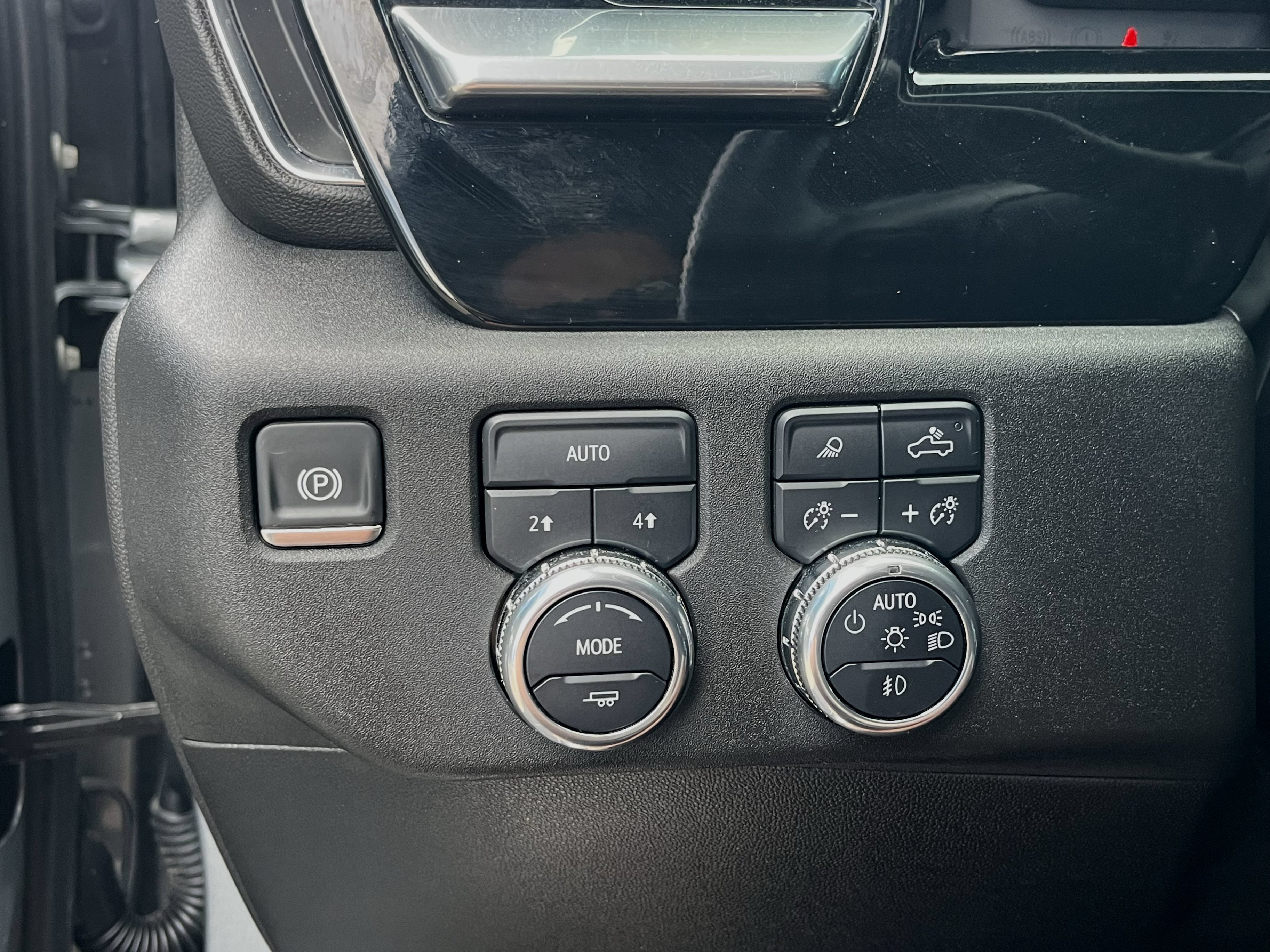 Used 2025 GMC Sierra 1500 SLT AWD/4WD image 13