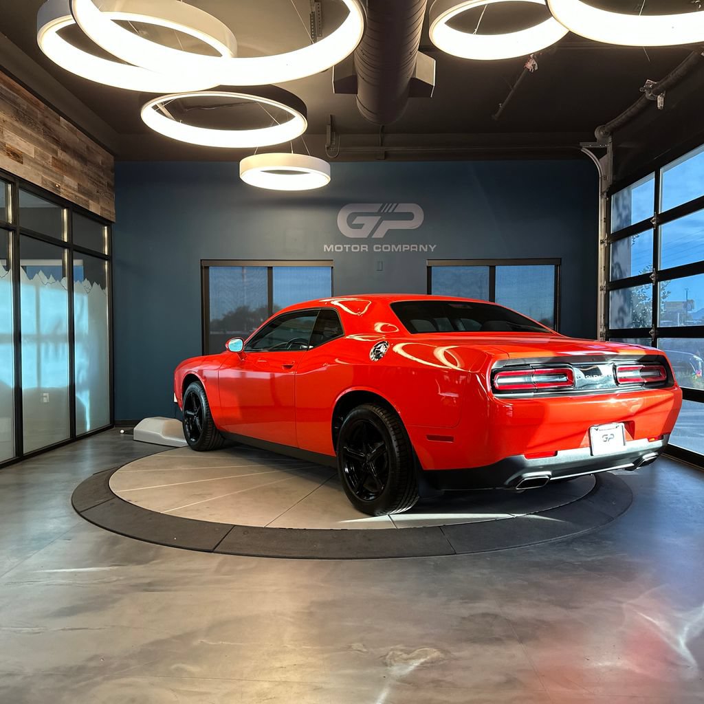 Used 2016 Dodge Challenger SXT RWD image 5