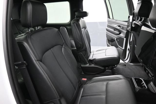 Used 2025 Jeep Wagoneer Series III w/ Premium Group I AWD/4WD image 24
