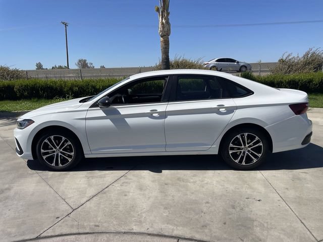 Used 2025 Volkswagen Jetta Sport FWD image 5
