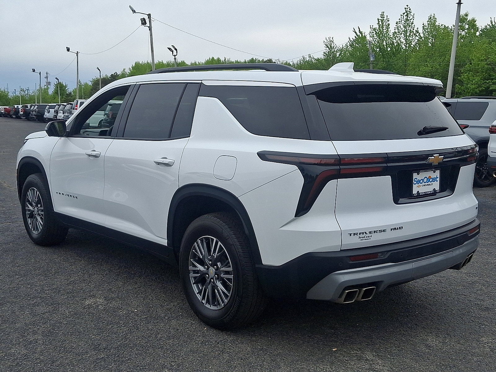 Used 2024 Chevrolet Traverse LT w/ LPO, Floor Liner Package AWD/4WD image 5