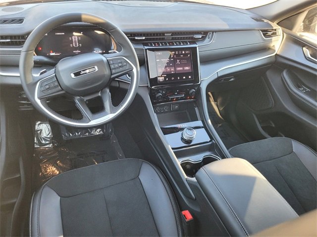 New 2025 Jeep Grand Cherokee Altitude image 10