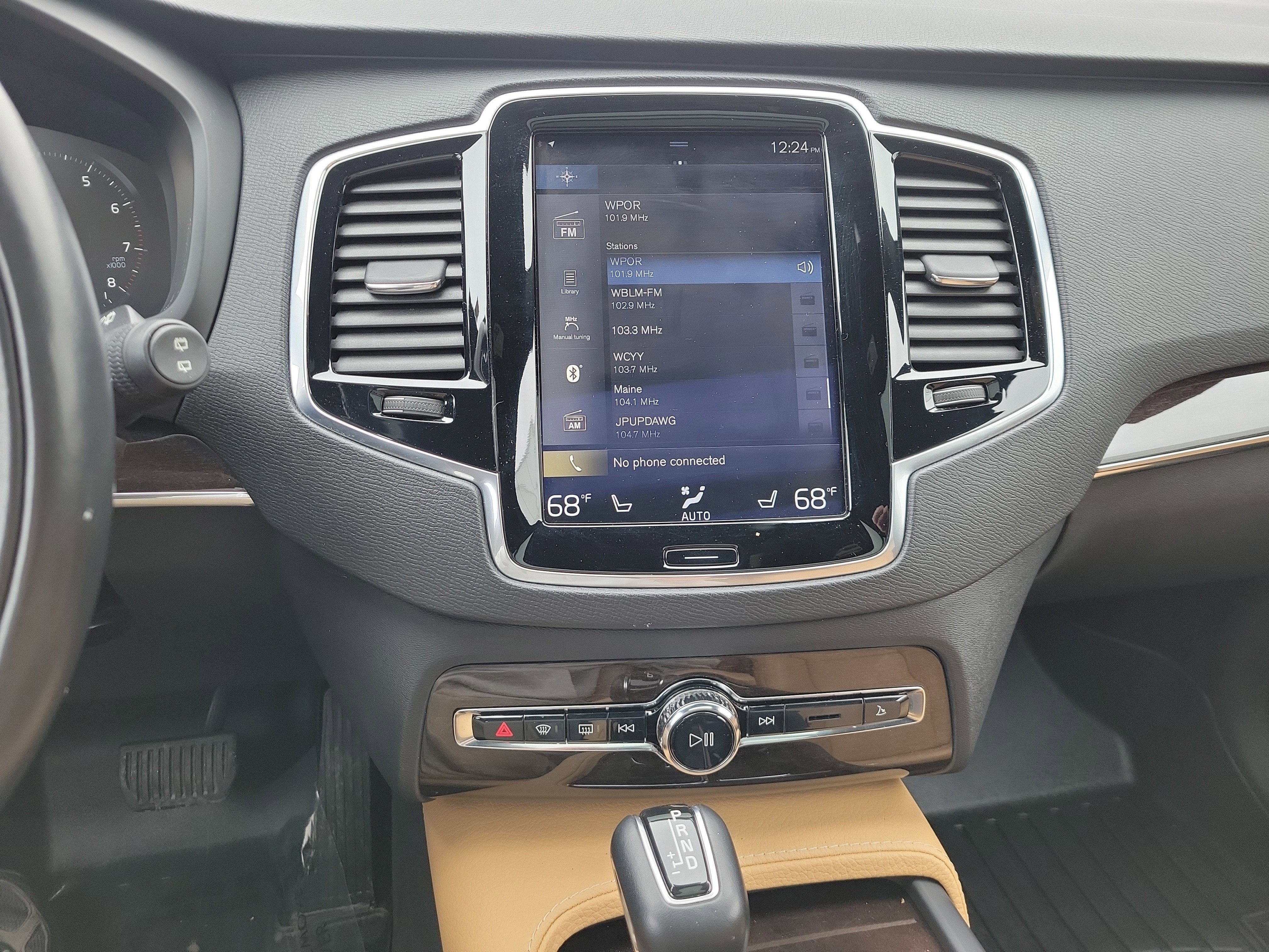 Used 2017 Volvo XC90 T6 Momentum w/ Vision Package AWD/4WD image 24