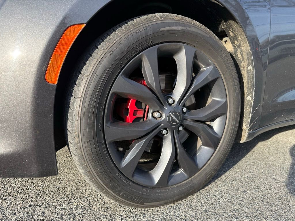 Used 2018 Chrysler Pacifica Touring-L Plus image 18