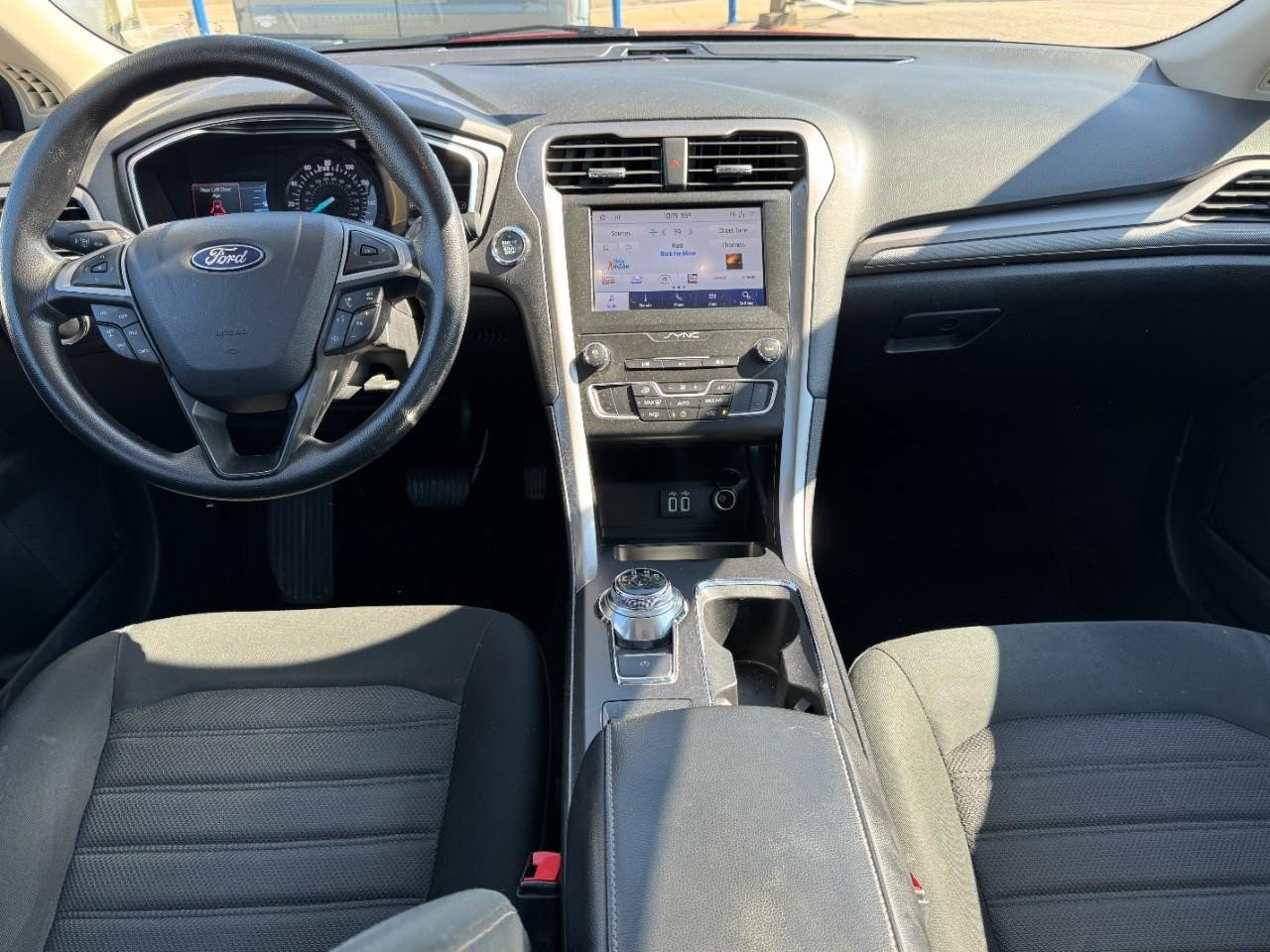 Used 2020 Ford Fusion SE image 12