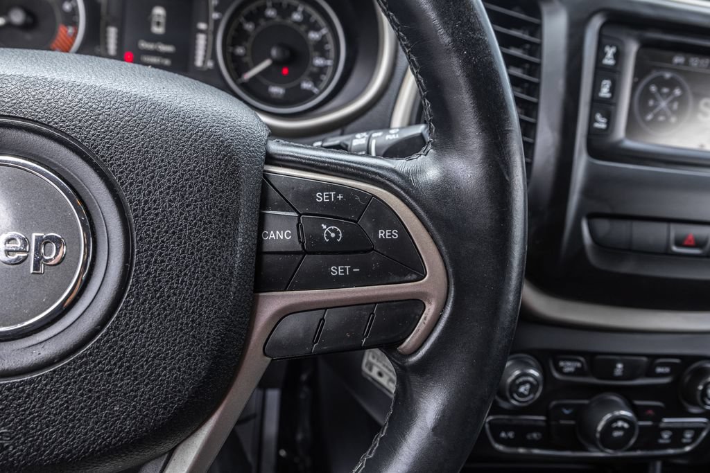 Used 2014 Jeep Cherokee Latitude FWD image 23