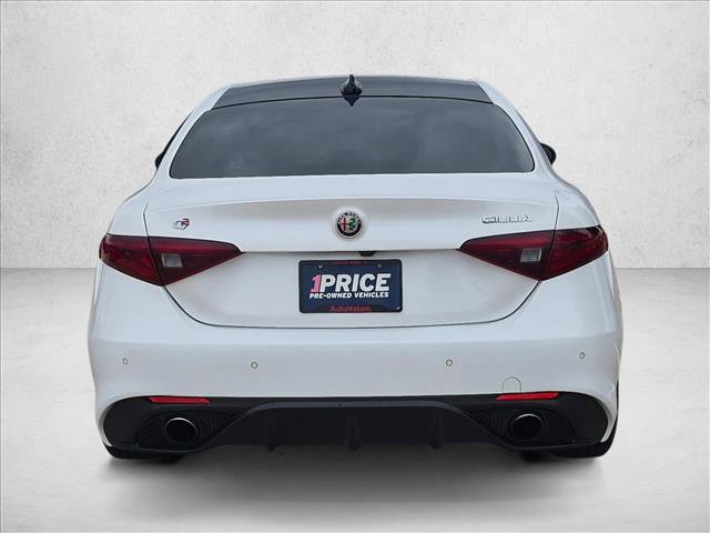 Used 2017 Alfa Romeo Giulia Ti w/ TI 19" Sport Package RWD image 6