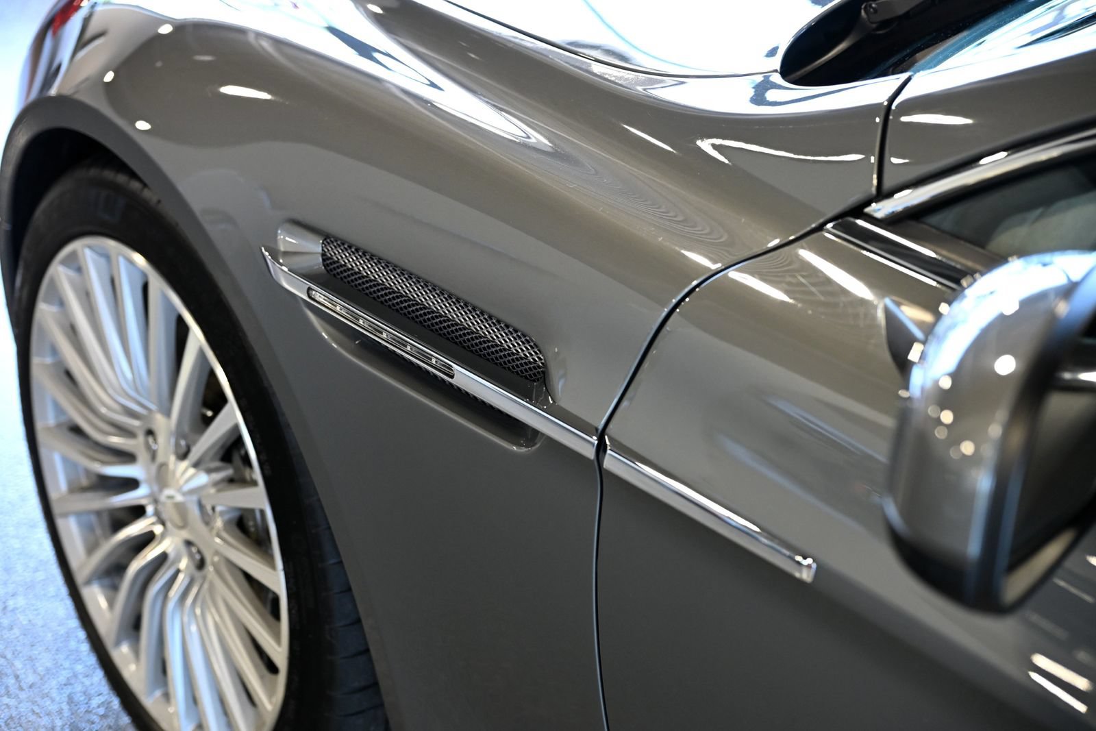 Used 2011 Aston Martin Rapide RWD image 19