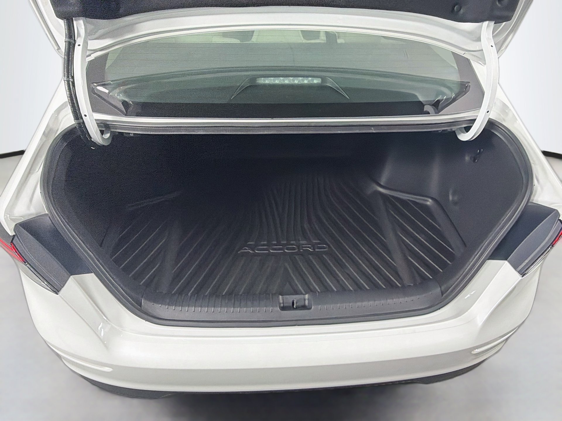 Used 2025 Honda Accord SE image 13