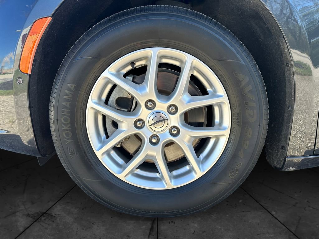 Used 2021 Chrysler Pacifica Touring-L w/ Uconnect Theater Family Group image 14