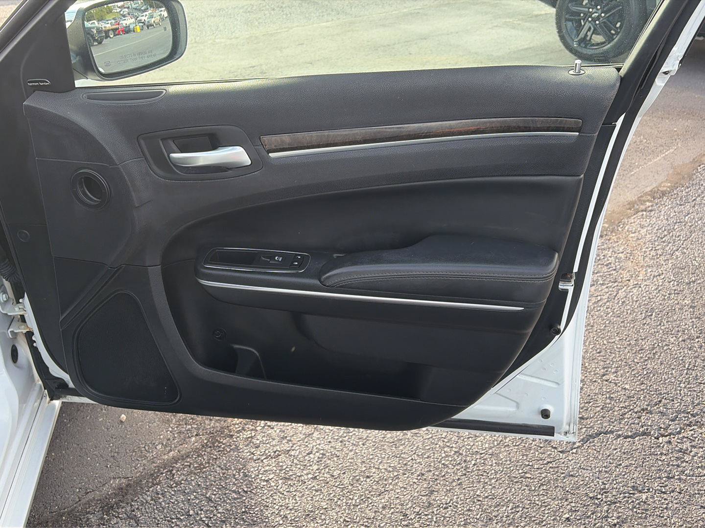 Used 2017 Chrysler 300 C w/ Safetytec Plus Group RWD image 18