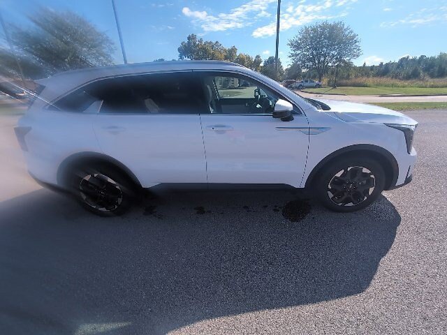 Used 2024 Kia Sorento S w/ Panoramic Sunroof Package FWD image 2
