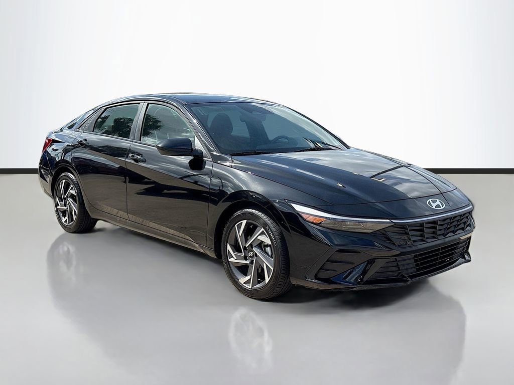 Certified 2025 Hyundai Elantra Sport image 3