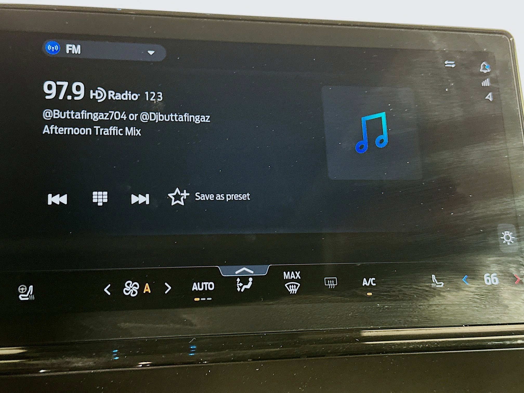 Used 2025 Ford Expedition Platinum image 21