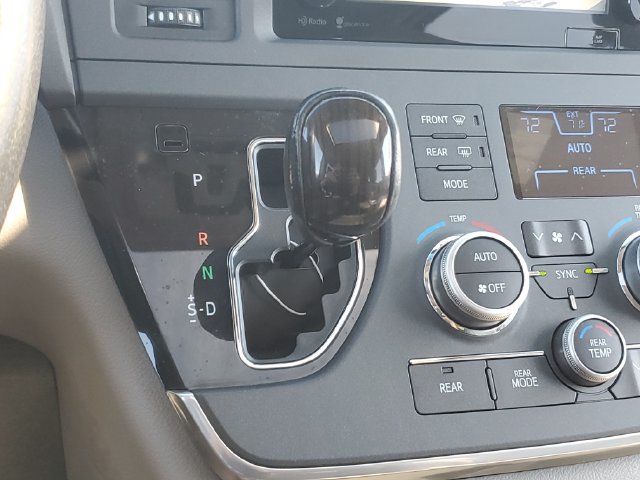 Used 2015 Toyota Sienna XLE w/ XLE Navigation Package FWD image 29