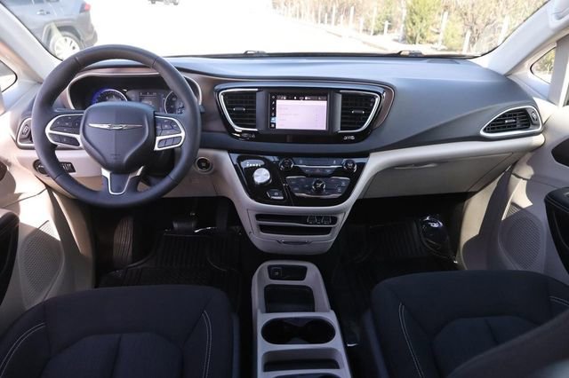 Used 2023 Chrysler Voyager LX image 23