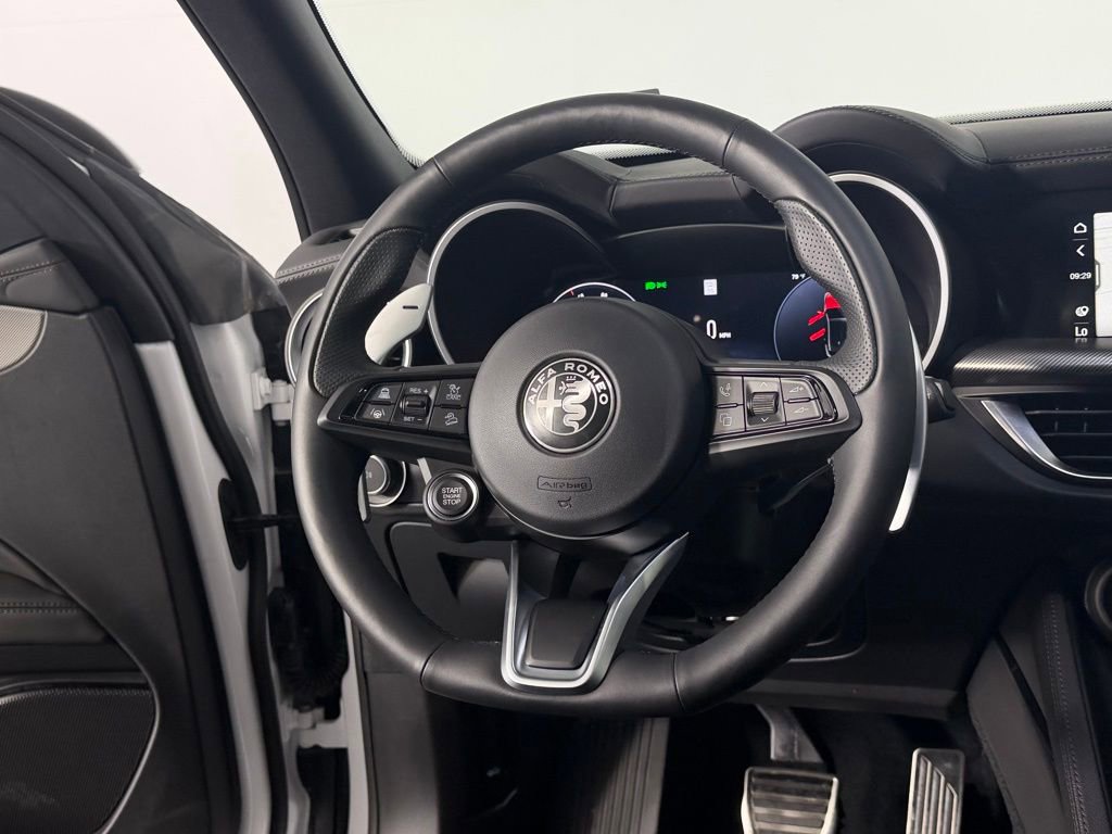 Used 2024 Alfa Romeo Stelvio Veloce image 17