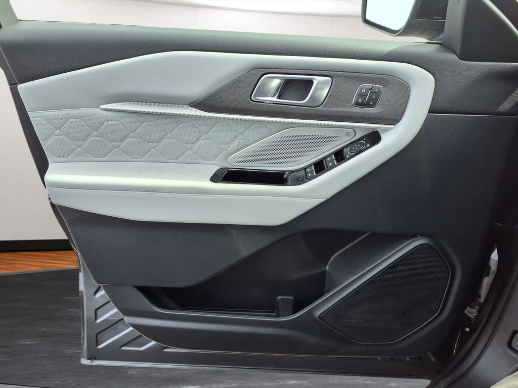 New 2026 Ford Explorer Platinum image 16