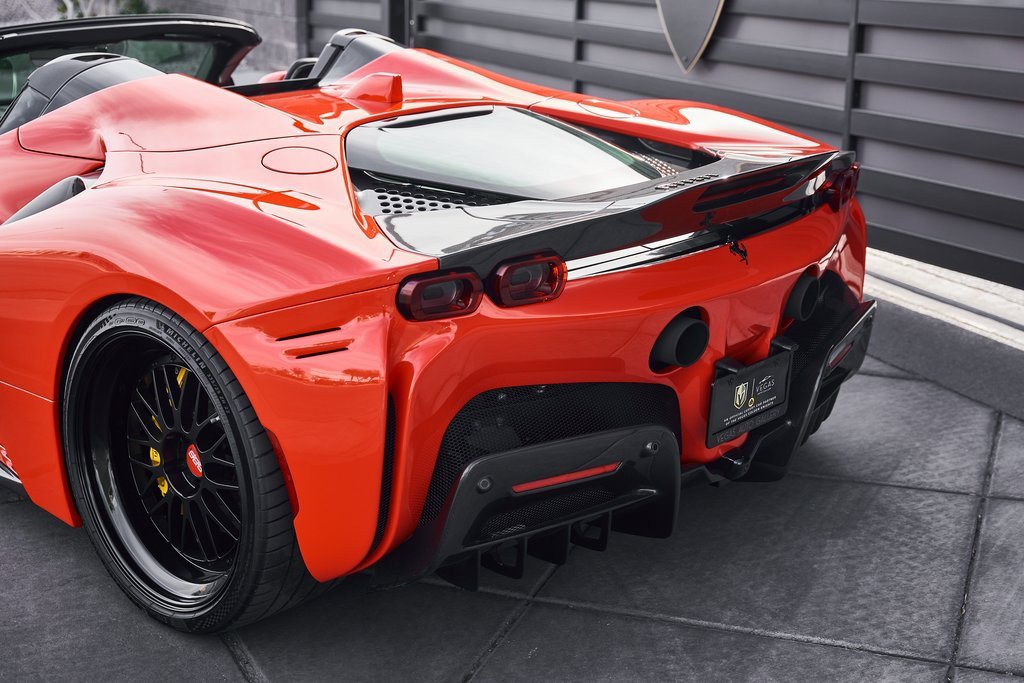 Used 2022 Ferrari SF90 Spider image 15
