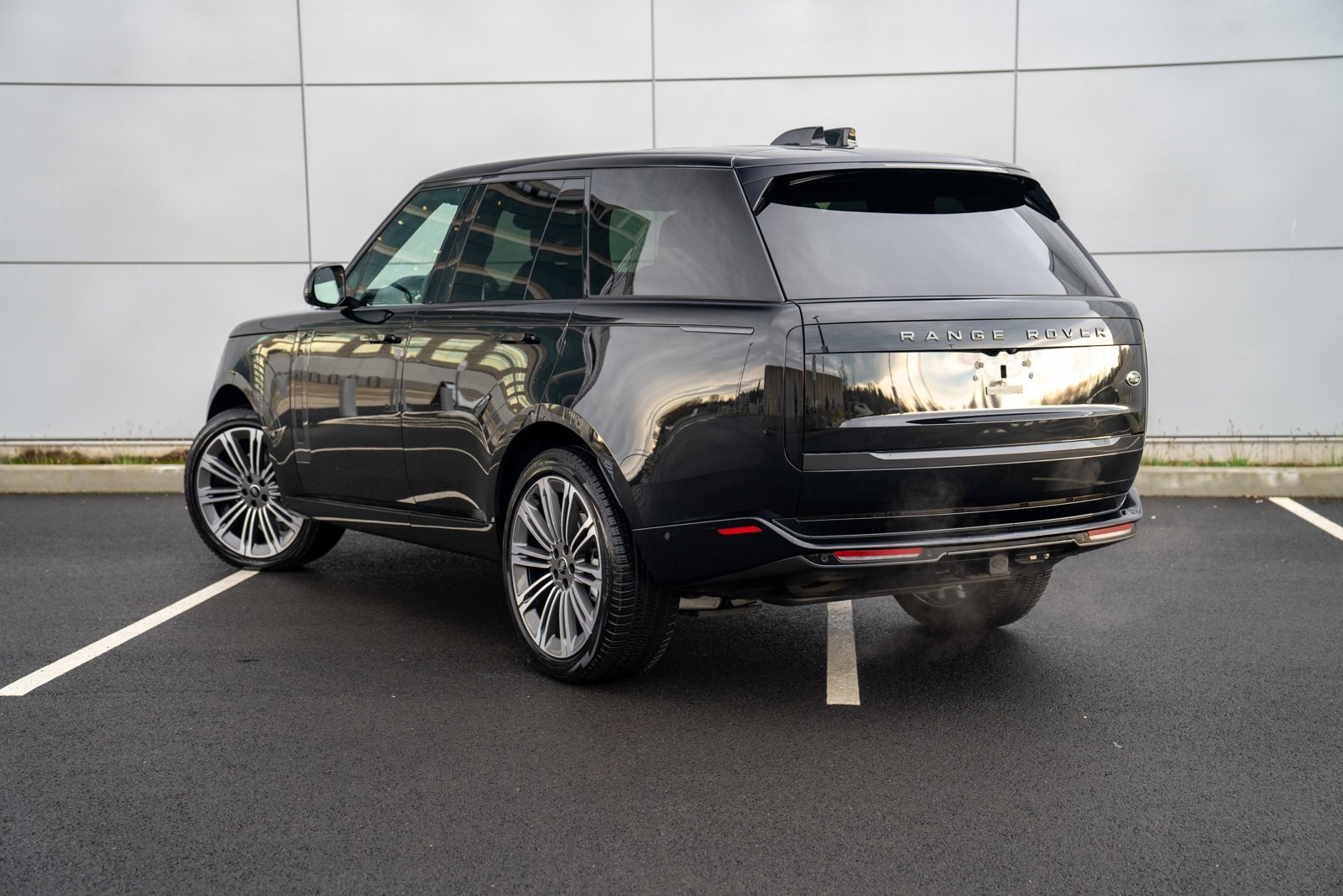 Used 2023 Land Rover Range Rover SE video 3