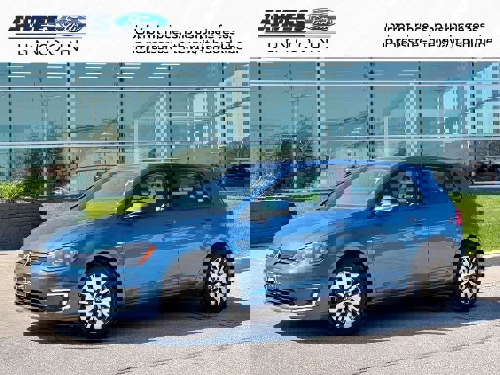 Used 2016 Volkswagen e-Golf SE w/ DC Fast Charging Package FWD image 1