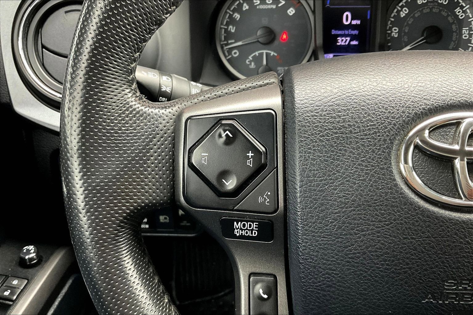 Used 2018 Toyota Tacoma TRD Off-Road w/ Technology Package AWD/4WD image 10