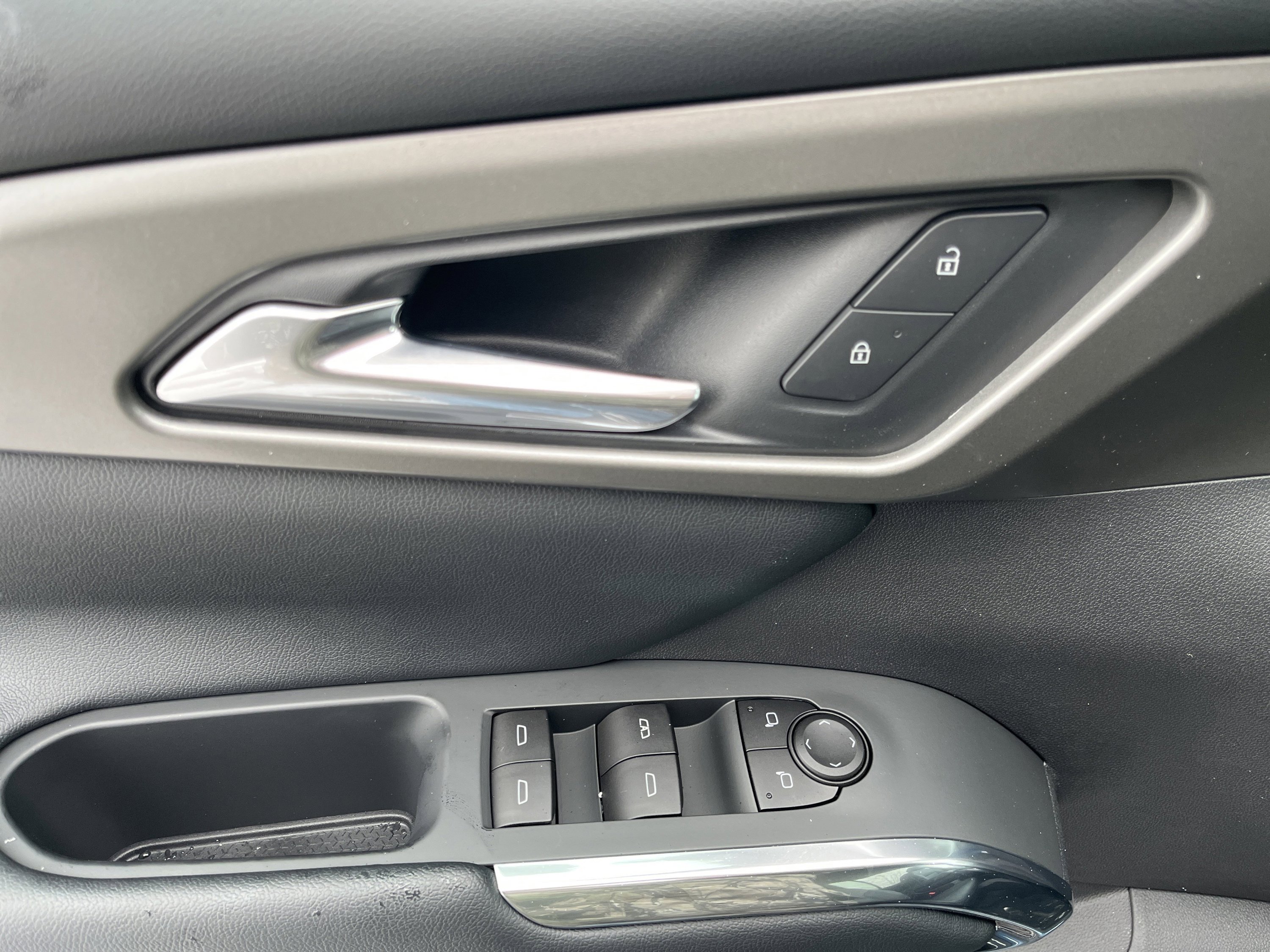 New 2026 Chevrolet Traverse LT w/ Midnight/Sport Edition image 18