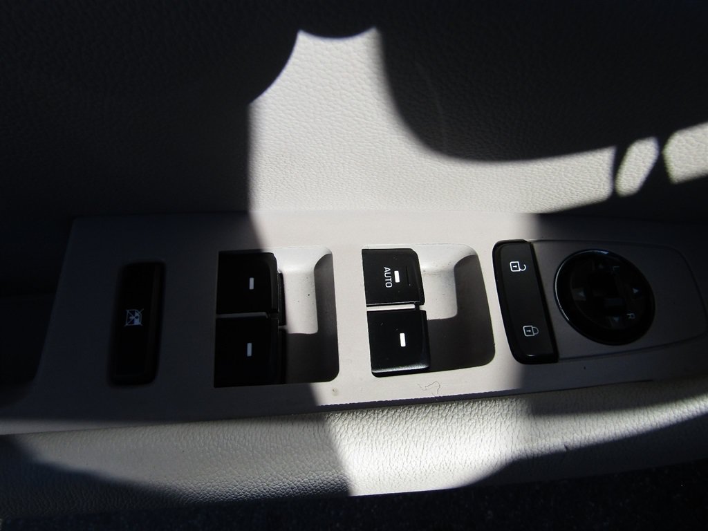 Used 2015 Hyundai Sonata SE w/ Option Group 09 FWD image 13