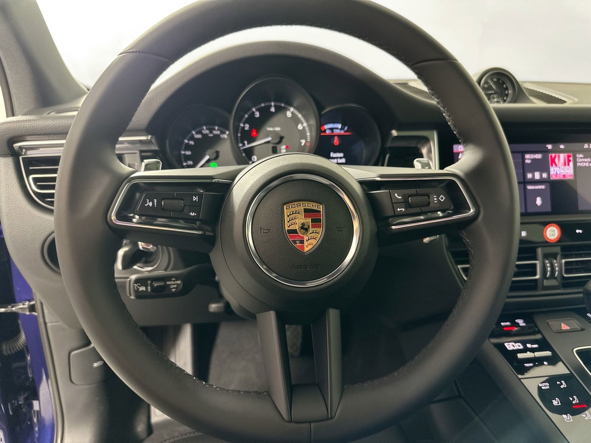 Certified 2025 Porsche Macan image 20