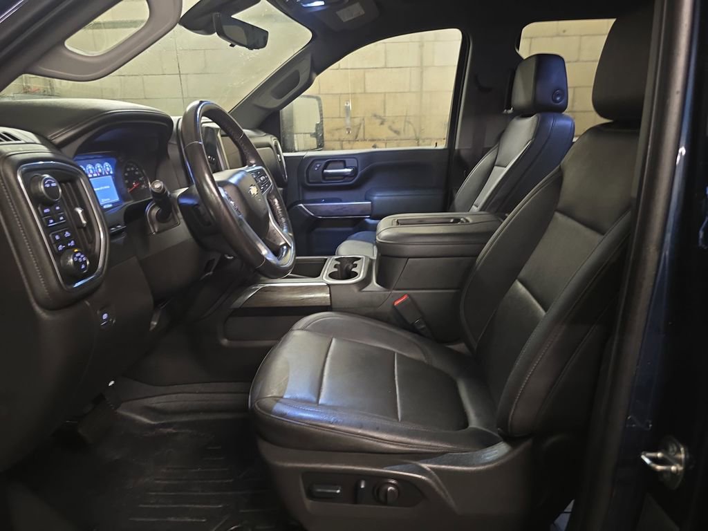 Used 2022 Chevrolet Silverado 2500 LTZ w/ LTZ Premium Package image 12