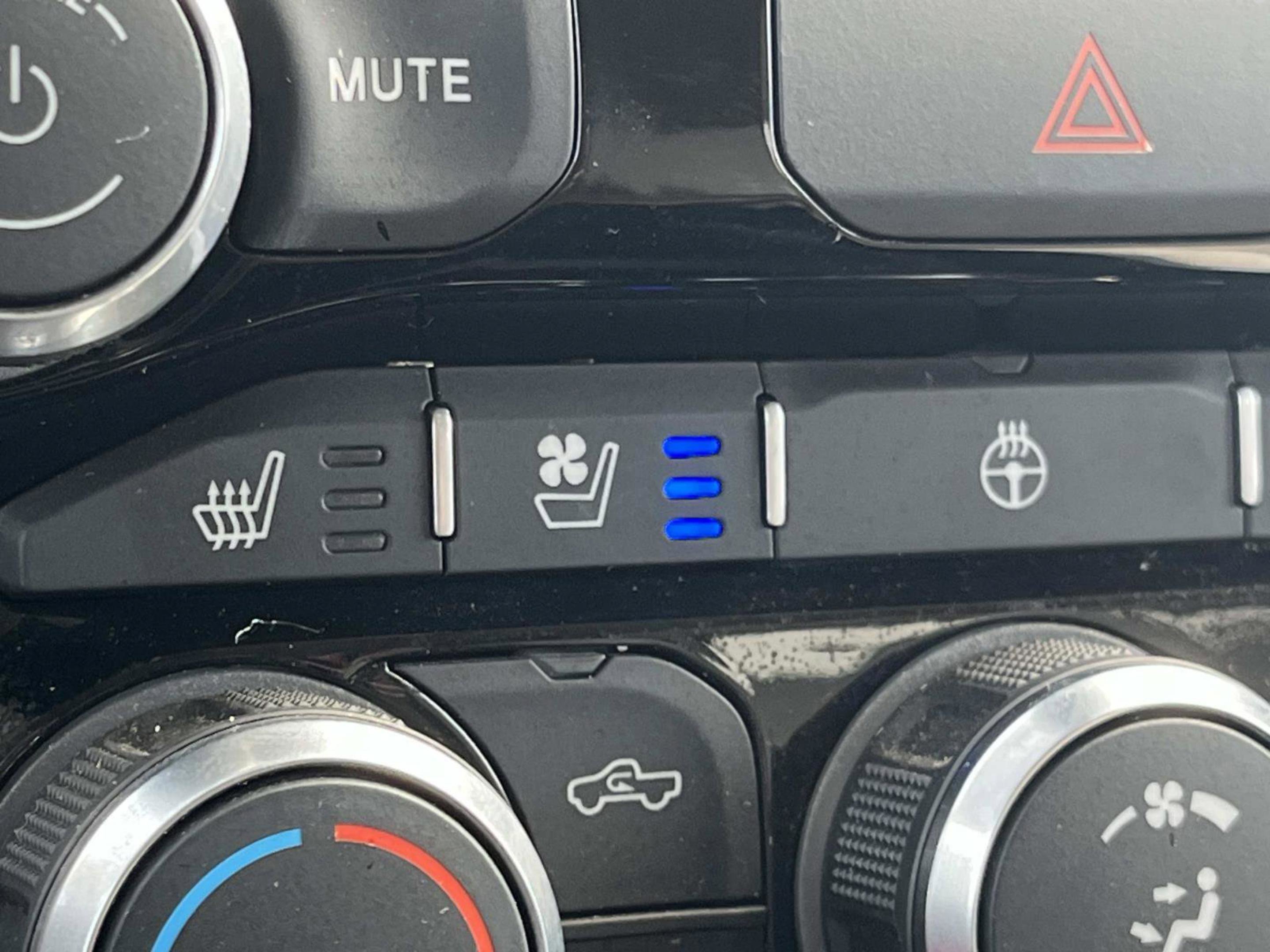 Used 2022 RAM 1500 Laramie AWD/4WD image 46