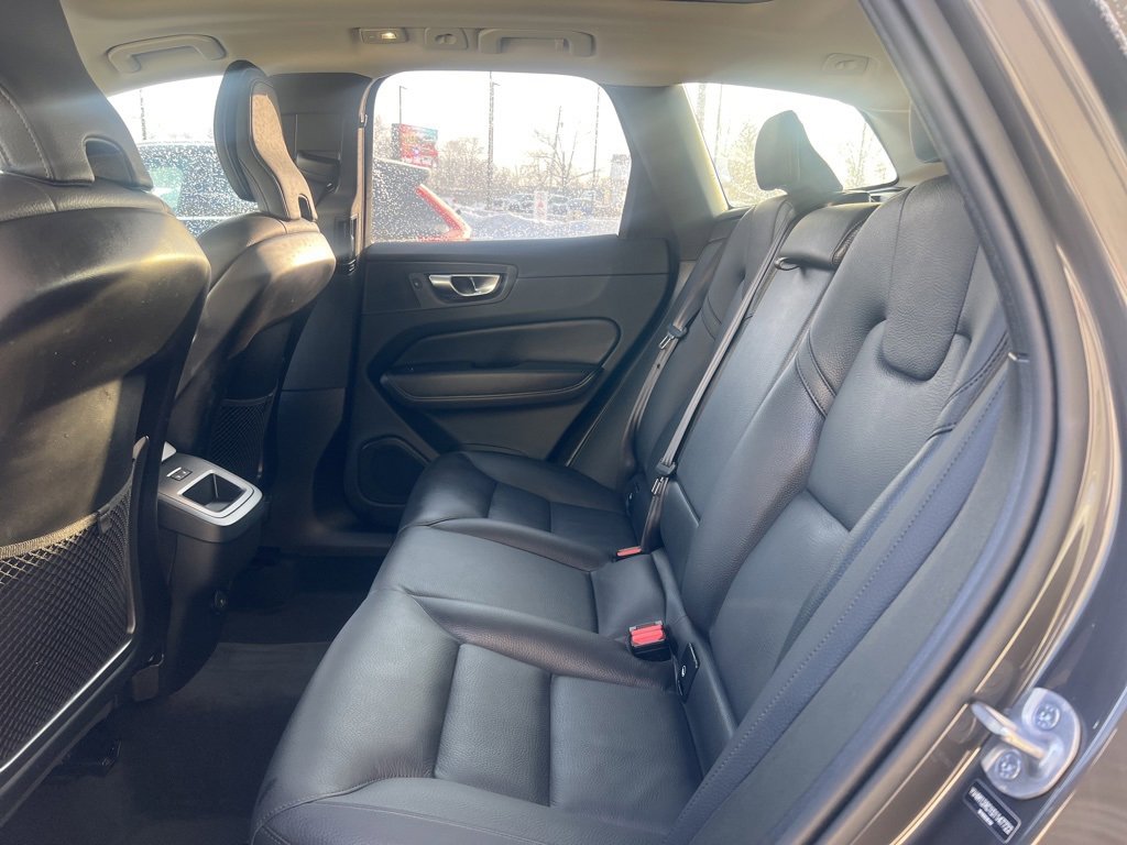 Certified 2025 Volvo XC60 B5 Plus image 5