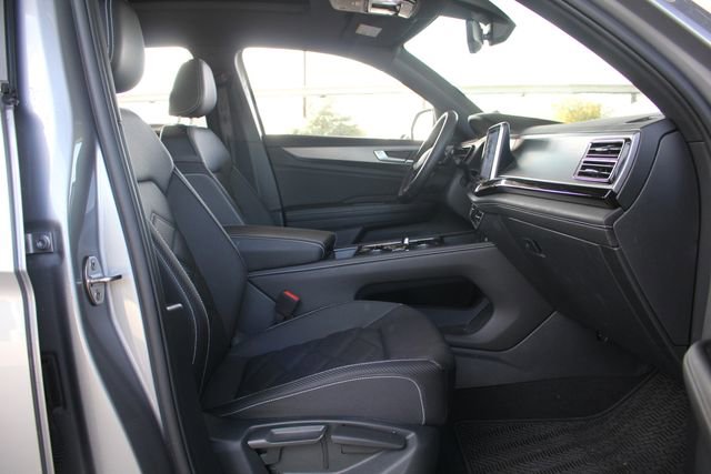 Used 2025 Volkswagen Atlas Cross Sport SE w/ Panoramic Sunroof Package image 25