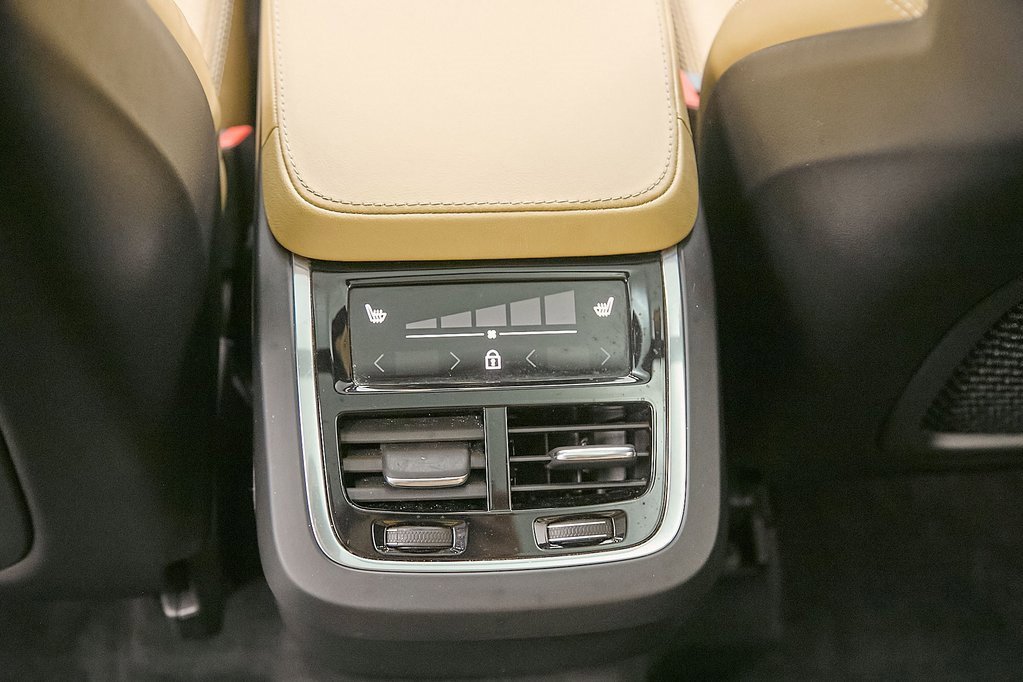 Certified 2023 Volvo XC90 B6 Ultimate w/ Protection Package Premier image 26